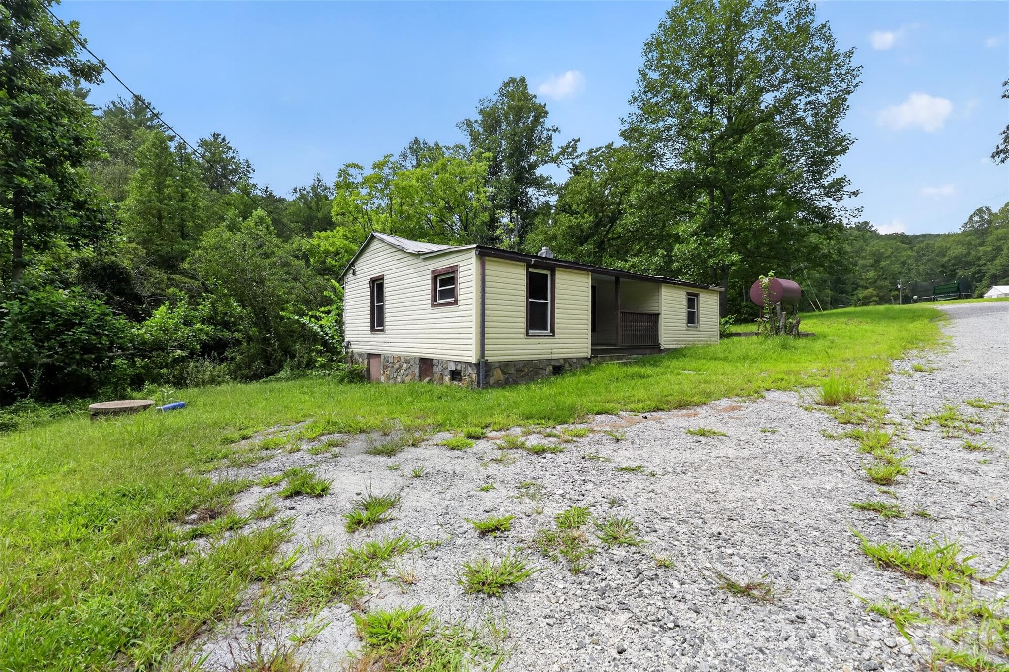 Single Family Residence at 2797 HT Road, Lenoir, photo 4 of 26