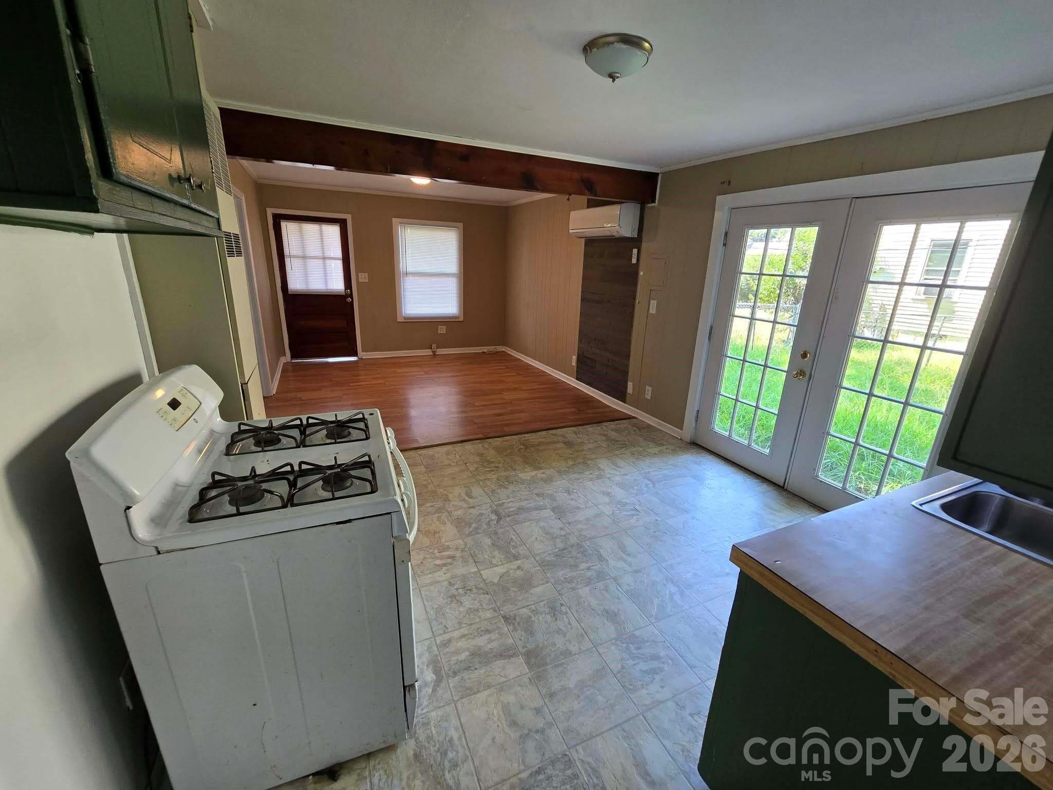 Single Family Residence at 1404 Rosewood Lane, Gastonia, photo 5 of 10