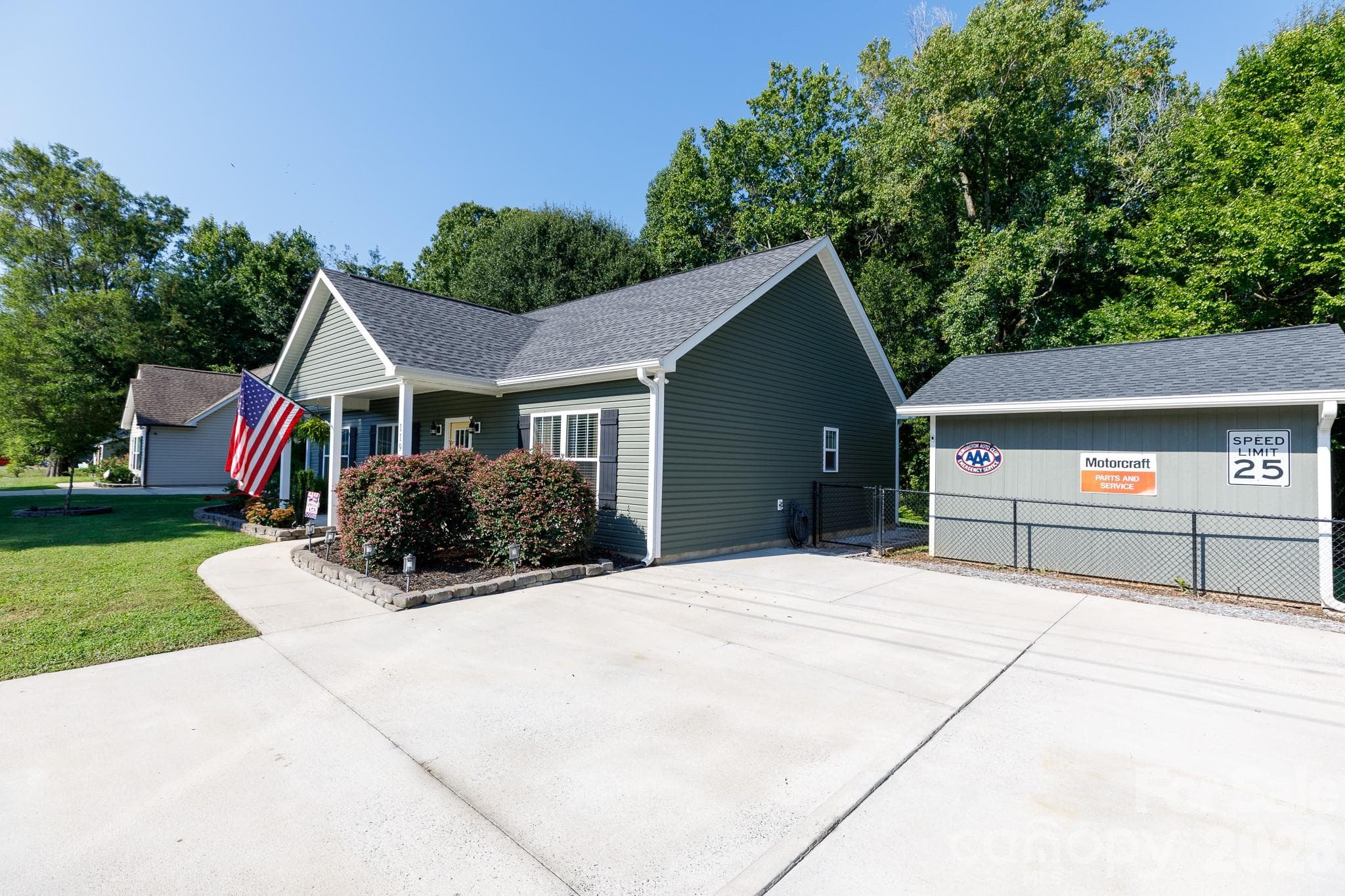 Single Family Residence at 119 Fairmont Street, Clover, photo 12 of 31
