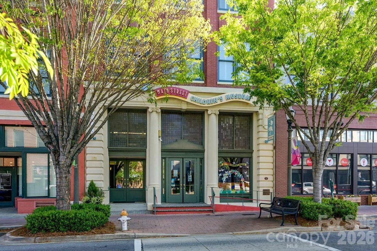 Downtown Rock Hill is 10 minutes away! - 558 Cape Cod Way, Rock Hill