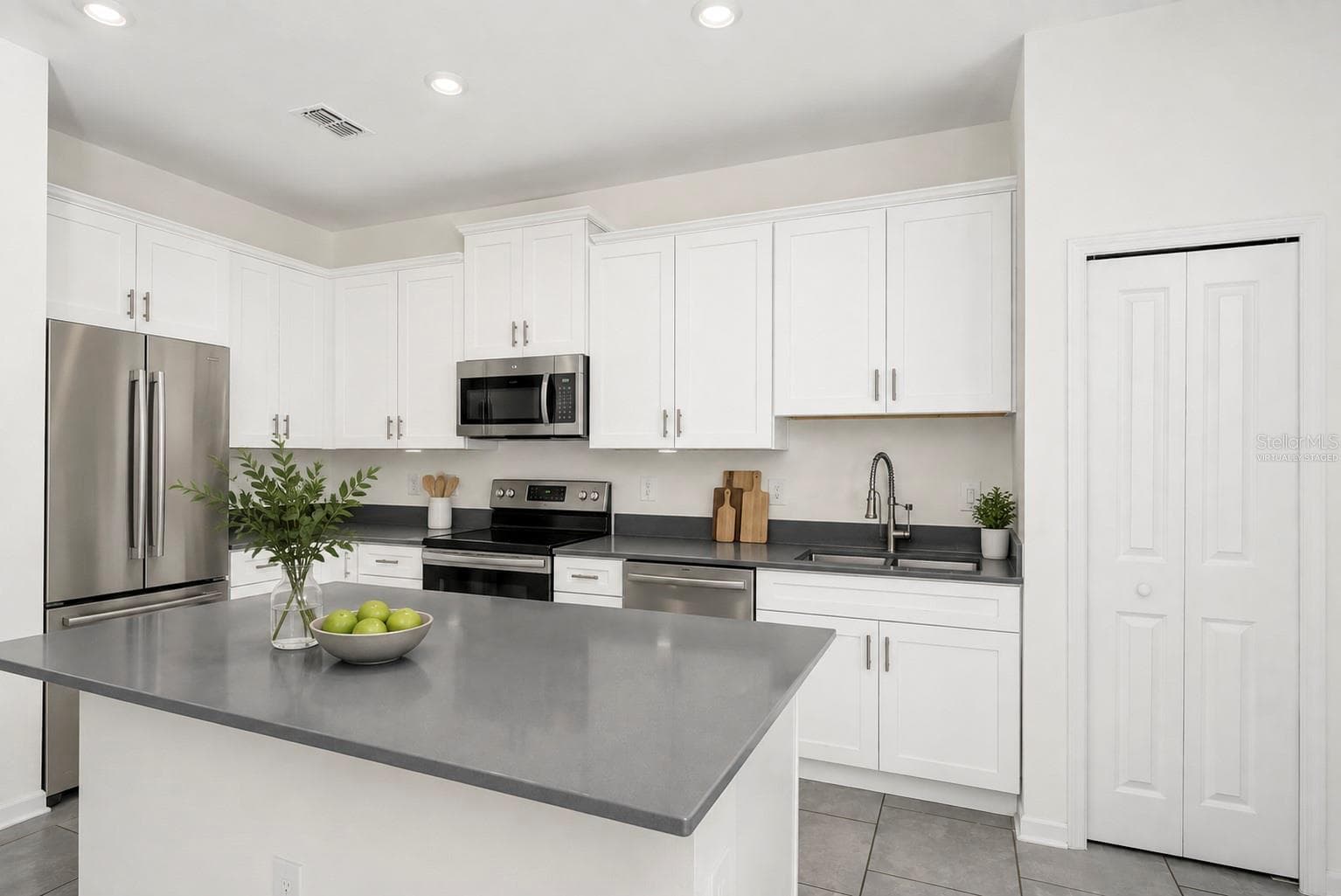 Virtually Staged - 7424 STONE CREEK TRL, KISSIMMEE