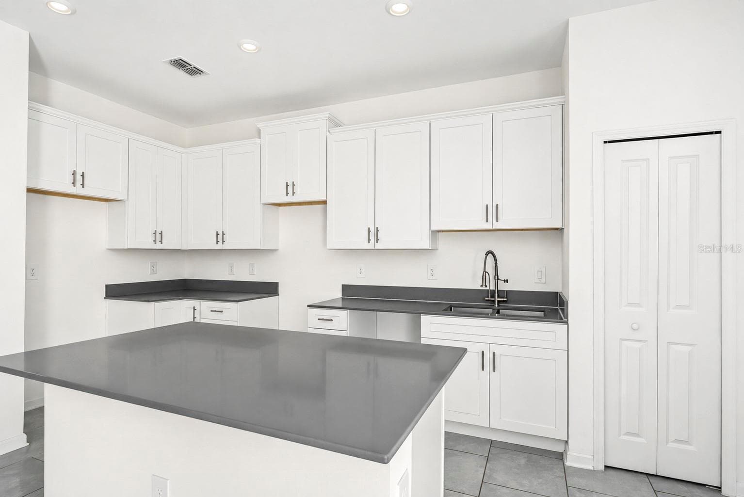 Townhouse at 7424 STONE CREEK TRL, KISSIMMEE, photo 12 of 39