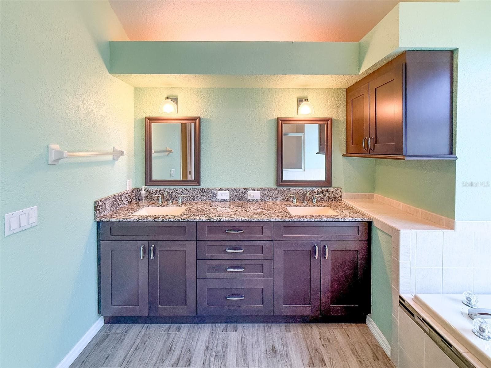 Single Family Residence at 8533 CORAL CREEK LOOP, HUDSON, photo 15 of 66
