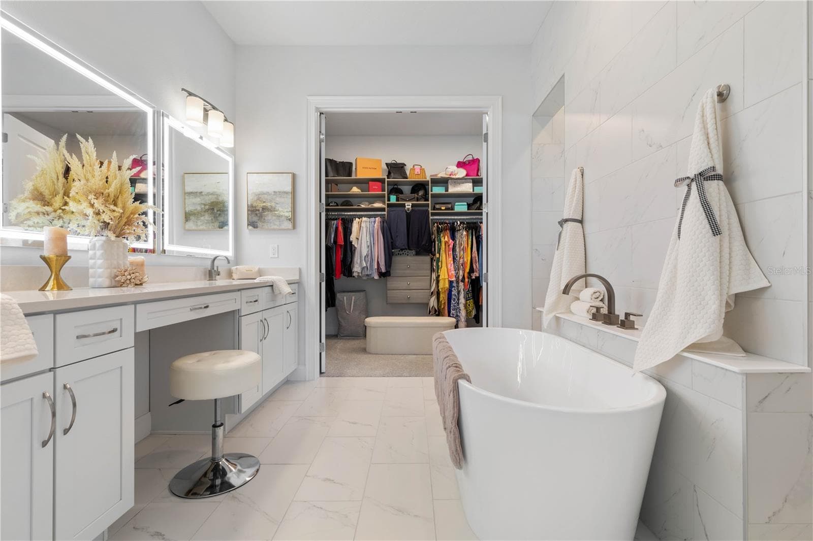 Large vanity with make-up area - 23 OCEAN RIDGE BLVD N, PALM COAST