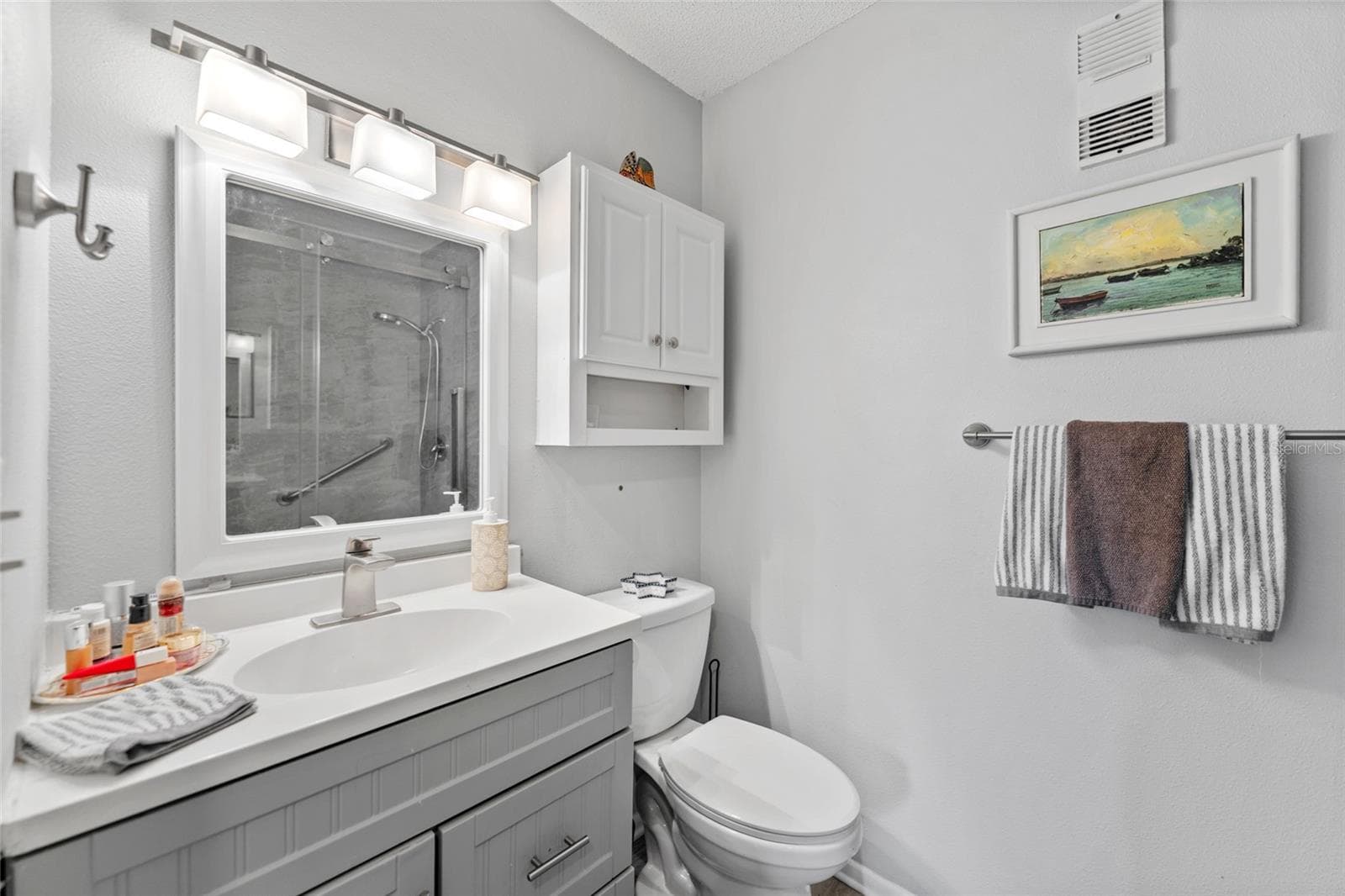 The guest/hall bathroom has been completly renovated. - 5970 80TH ST N #309, ST PETERSBURG