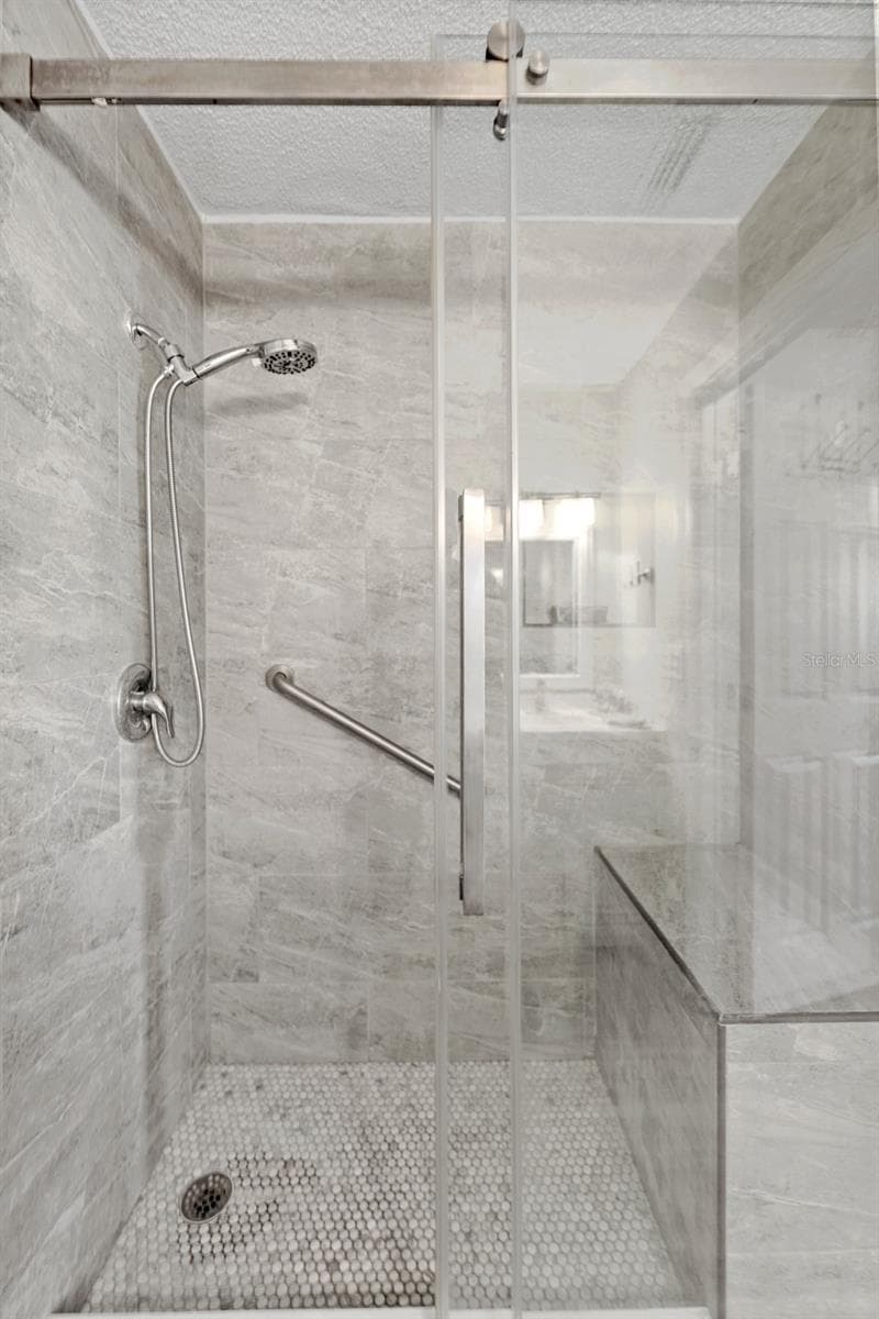 The guest/hall bath shower - 5970 80TH ST N #309, ST PETERSBURG