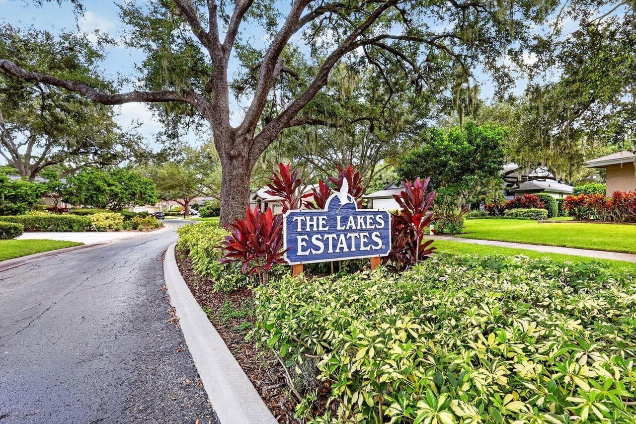 Single Family Residence at 4395 OAK VIEW DR, SARASOTA, photo 3 of 83