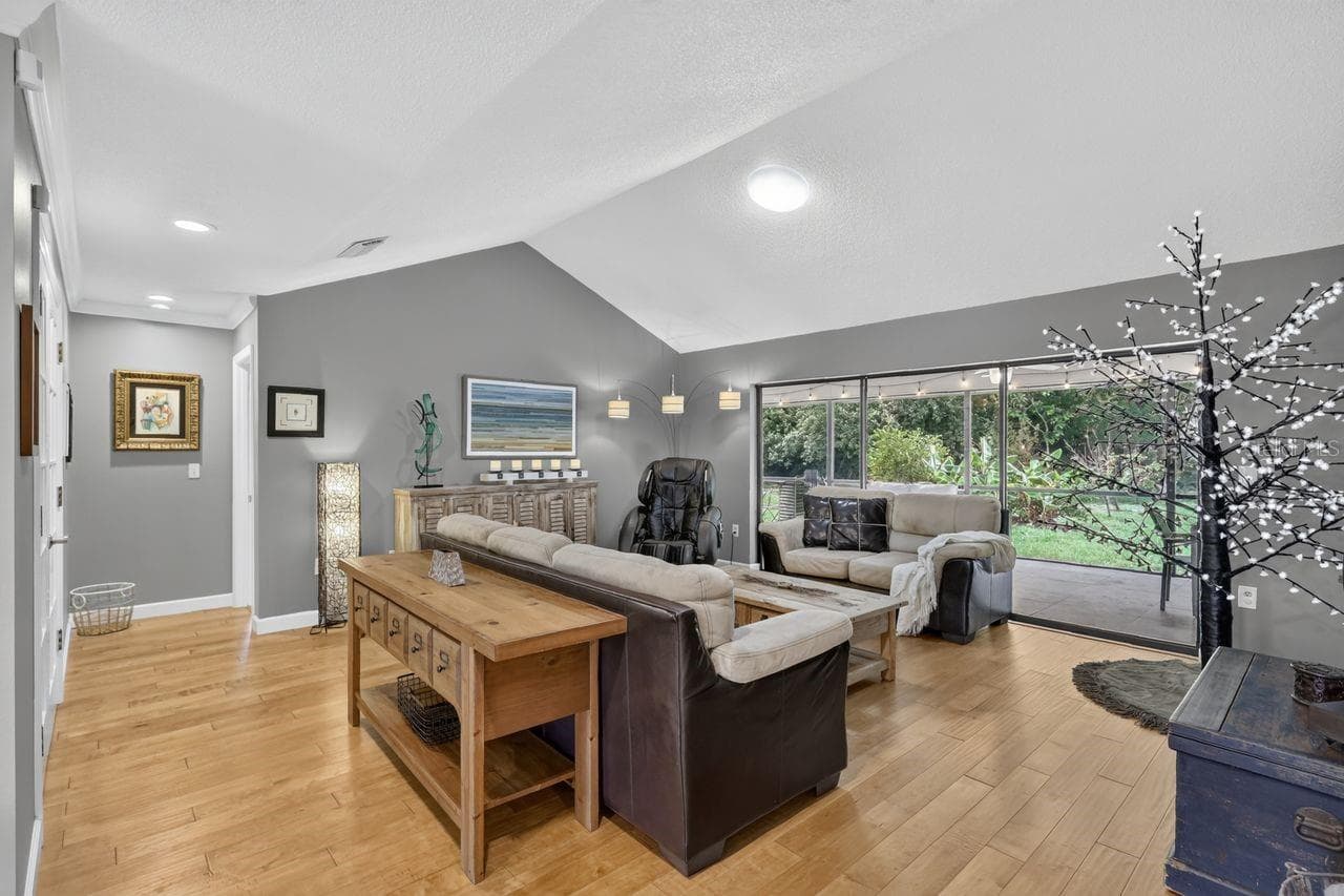 Living Room - 4395 OAK VIEW DR, SARASOTA