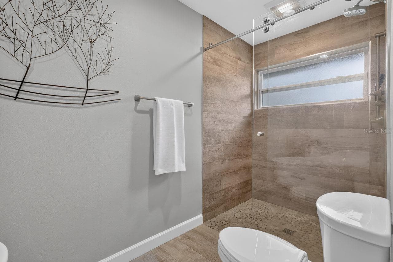 Single Family Residence at 4395 OAK VIEW DR, SARASOTA, photo 17 of 83