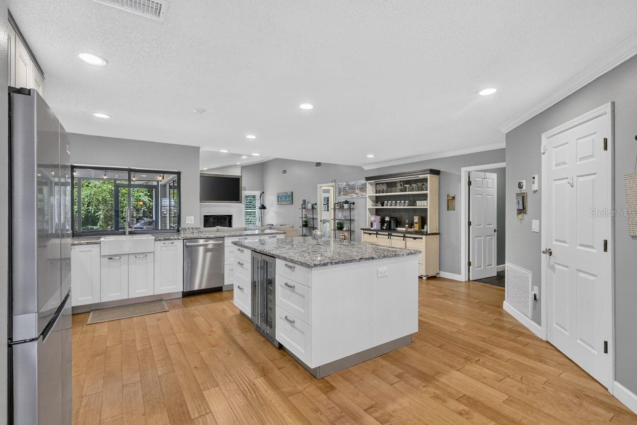 Single Family Residence at 4395 OAK VIEW DR, SARASOTA, photo 23 of 83