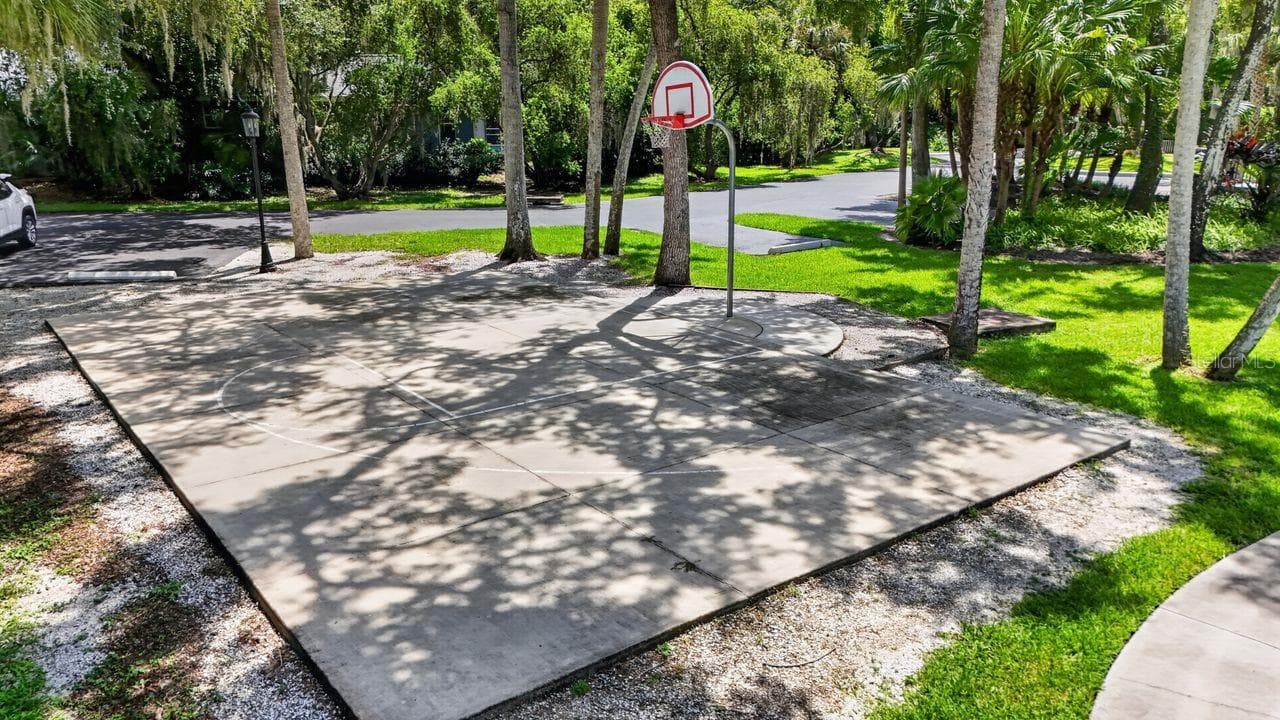 Single Family Residence at 4395 OAK VIEW DR, SARASOTA, photo 64 of 83