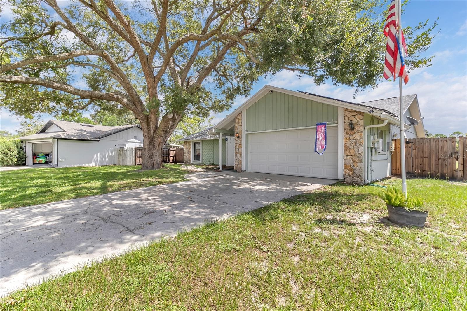 Single Family Residence at 221 ODHAM DR, SANFORD, photo 2 of 22