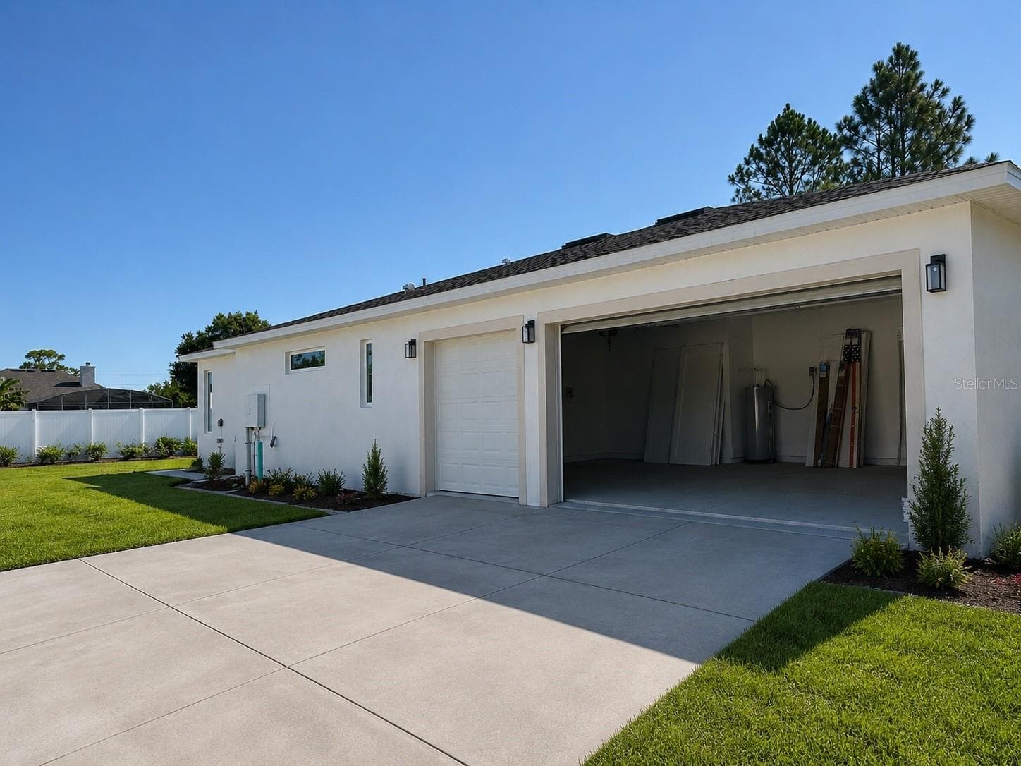Single Family Residence at 18819 NETHERLAND ST, ORLANDO, photo 2 of 14
