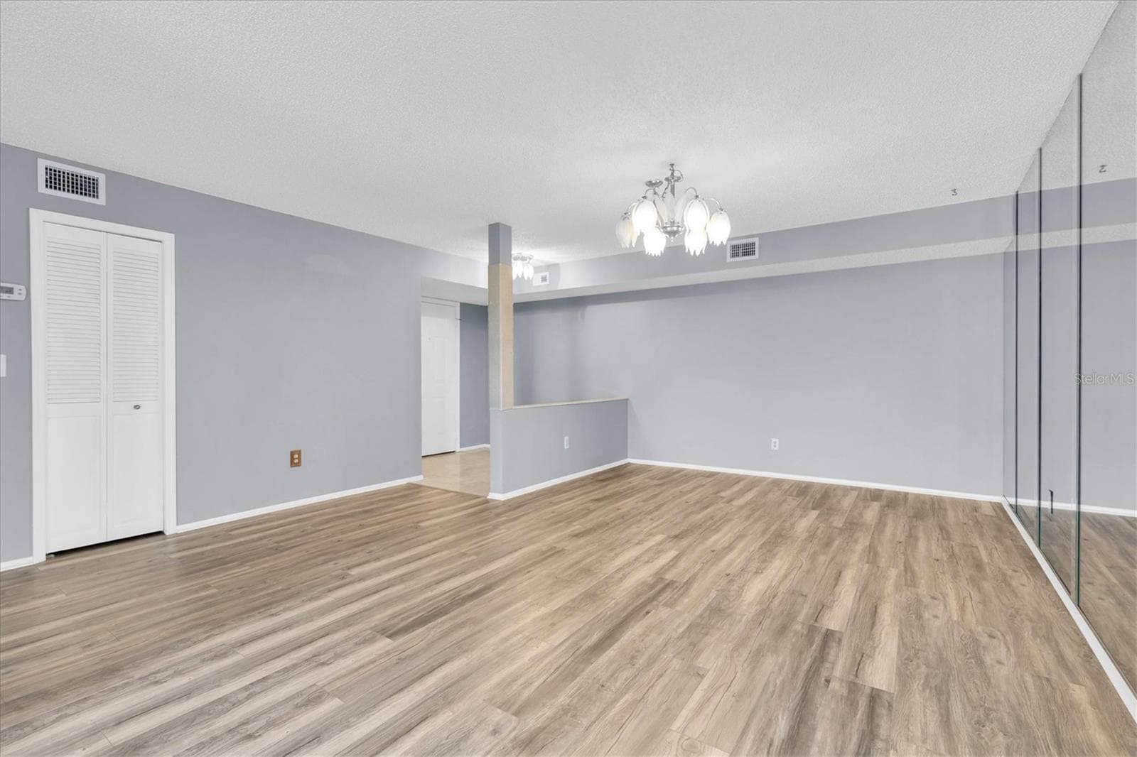 Dining room and entry area with coat closet. - 8198 TERRACE GARDEN DR #511, ST PETERSBURG