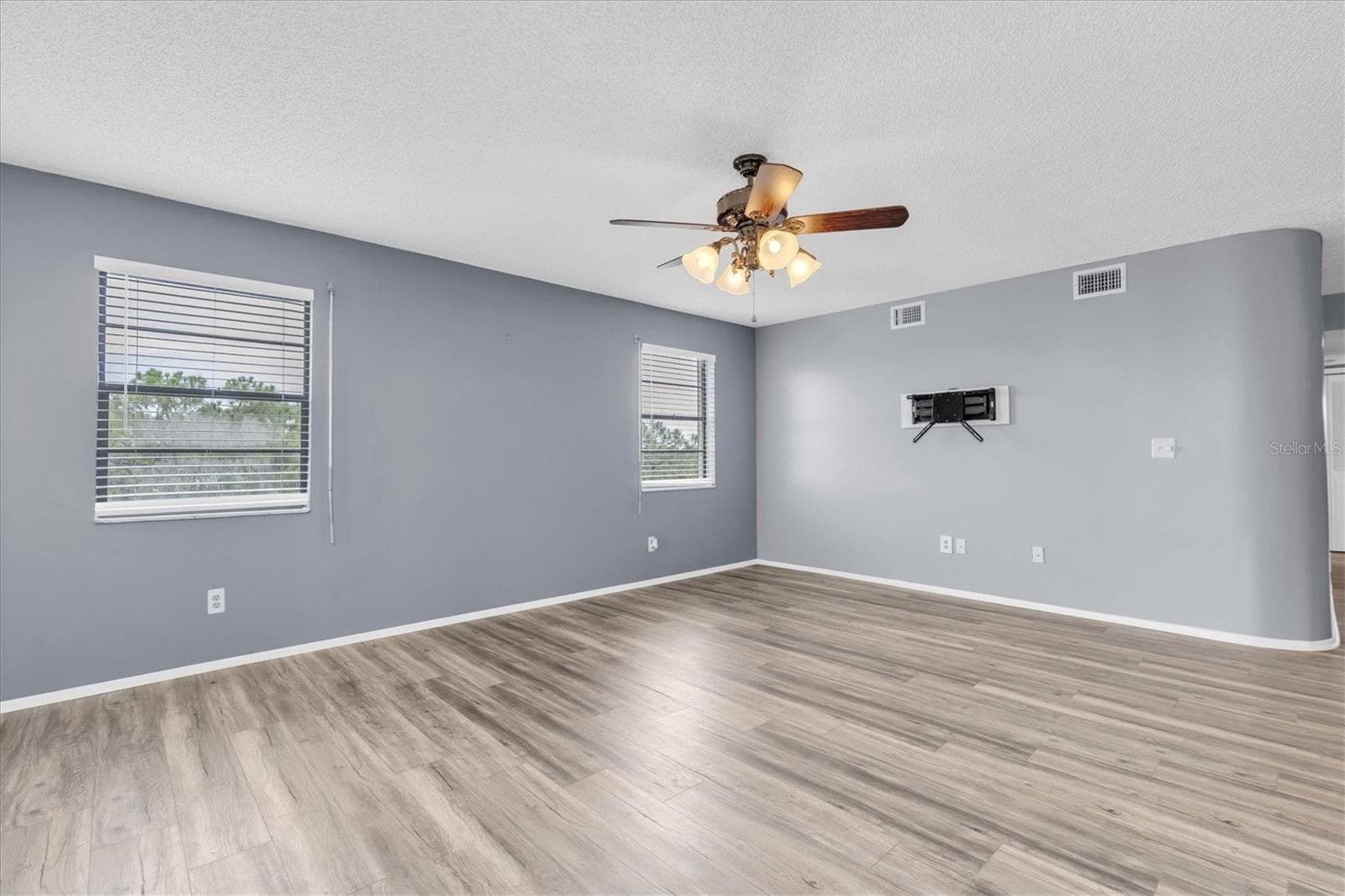 Opposite side of the living area. - 8198 TERRACE GARDEN DR #511, ST PETERSBURG