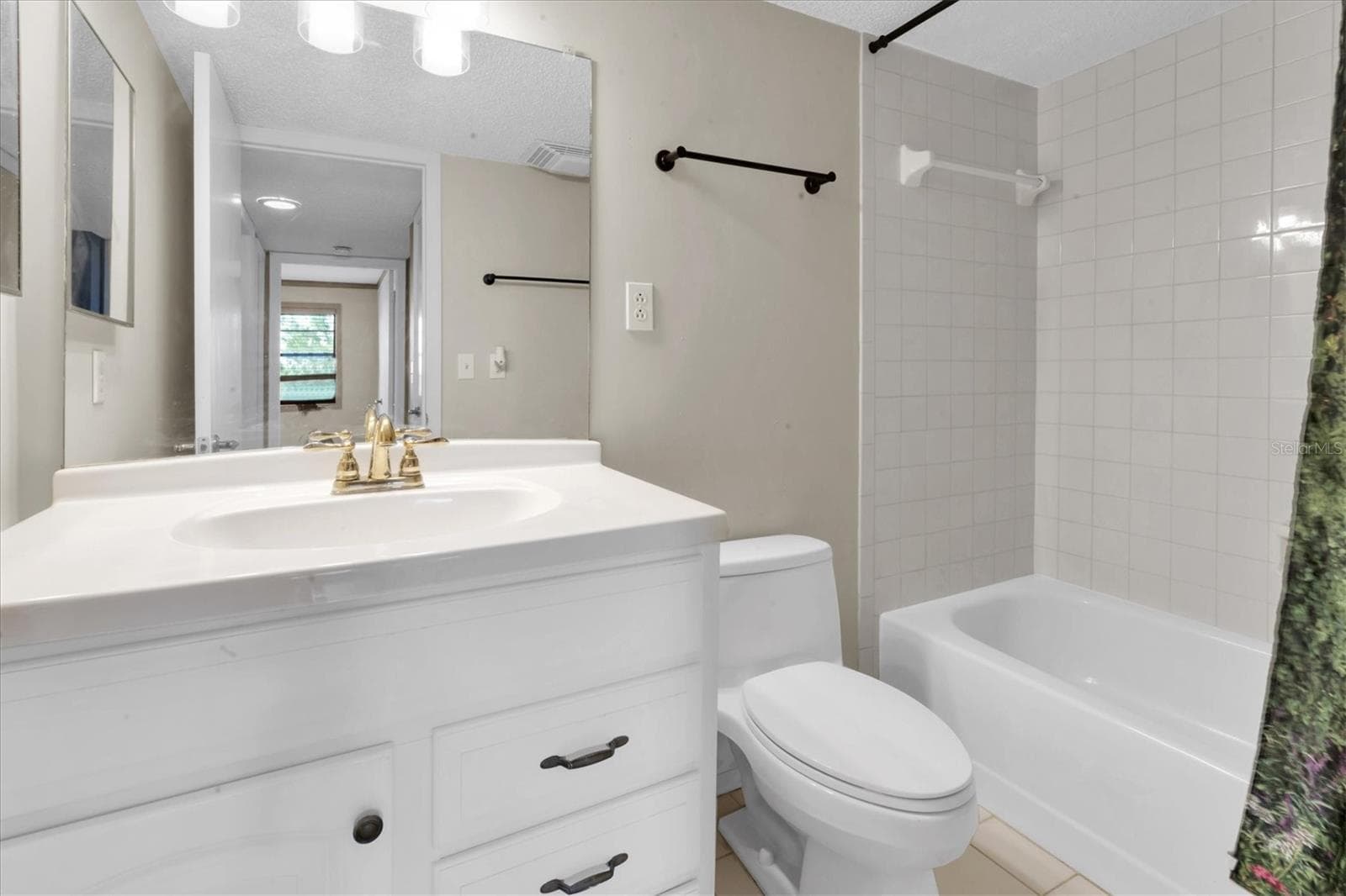 Guest bathroom - 8198 TERRACE GARDEN DR #511, ST PETERSBURG