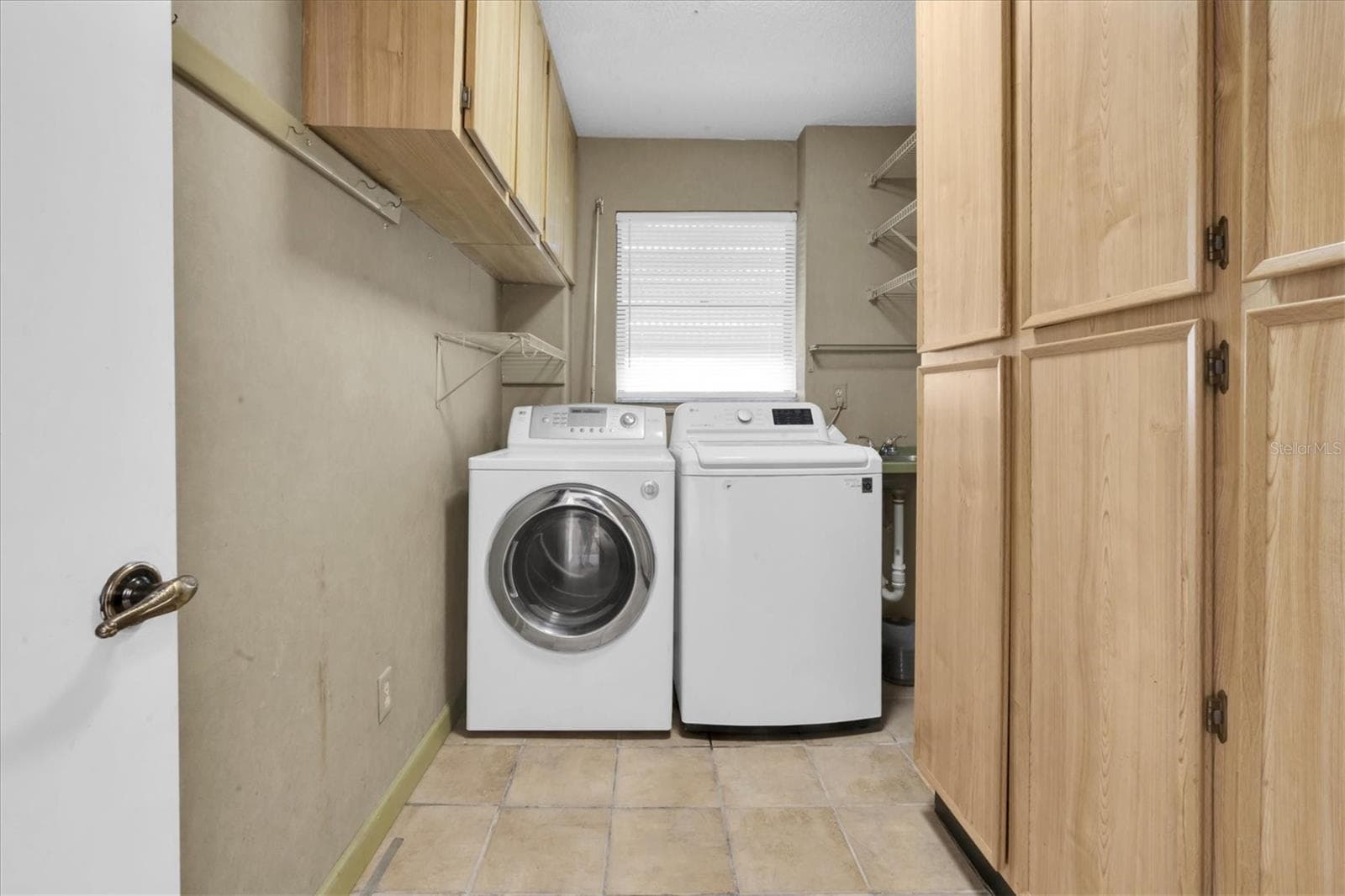 Full size laundry room located off of the kitchen area - 8198 TERRACE GARDEN DR #511, ST PETERSBURG