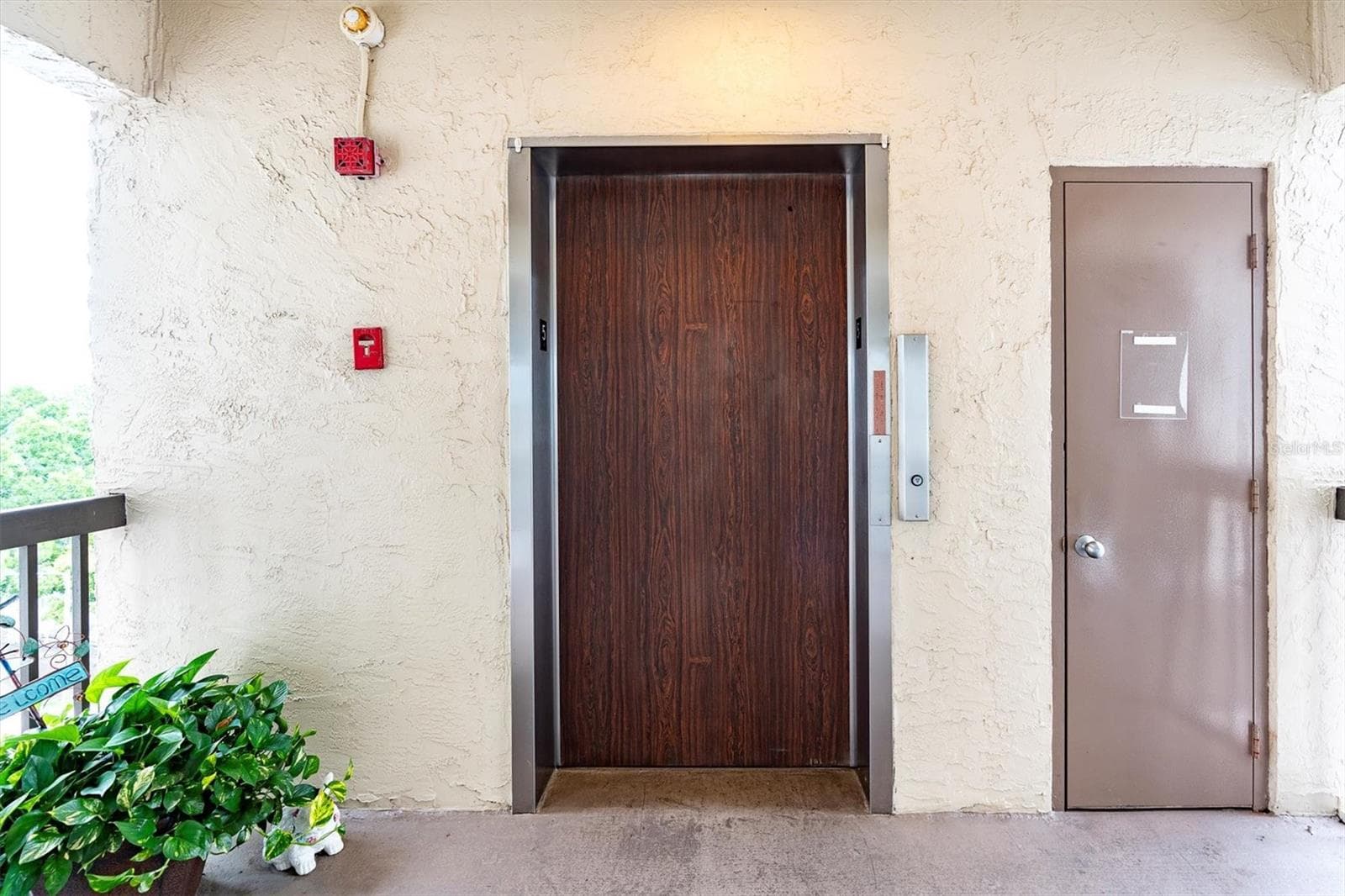Elevator access - 8198 TERRACE GARDEN DR #511, ST PETERSBURG