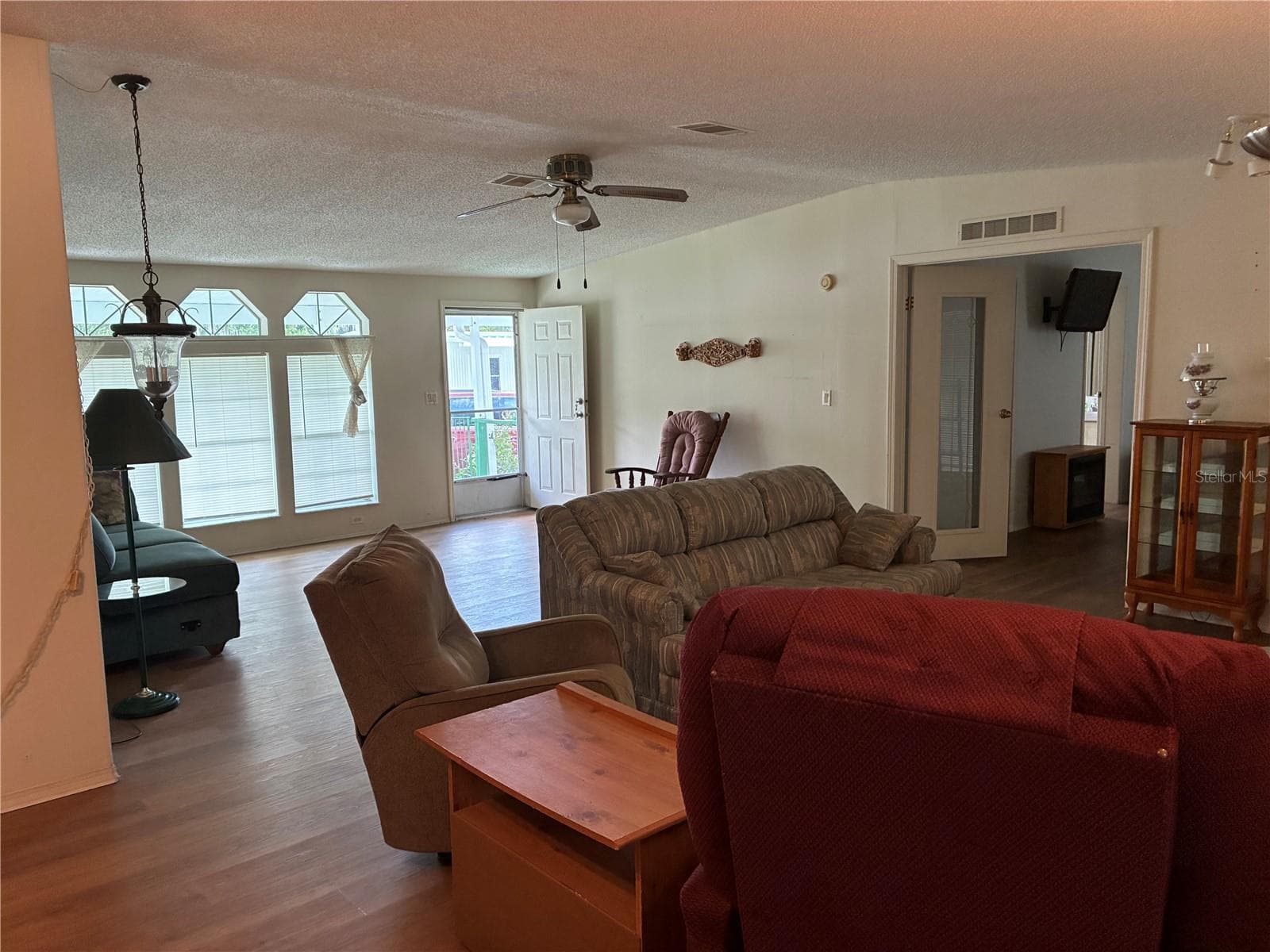 Manufactured Home at 457 NW 5TH RD, LAKE PANASOFFKEE, photo 3 of 17