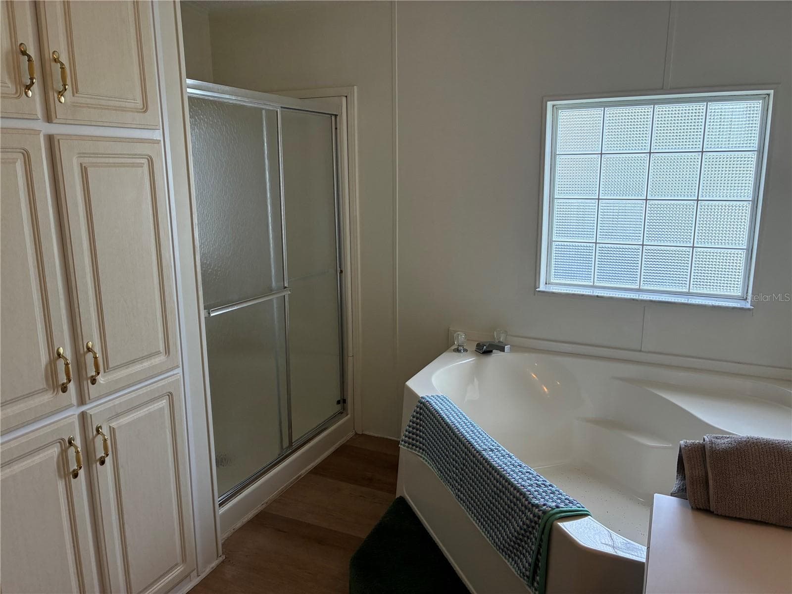 Manufactured Home at 457 NW 5TH RD, LAKE PANASOFFKEE, photo 9 of 17