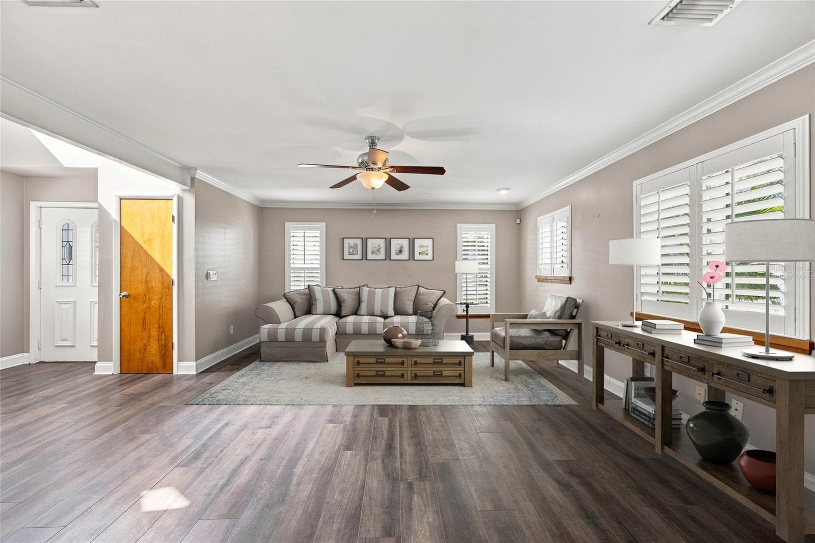 Living Room Virtually Staged - 2802 W ESTRELLA ST, TAMPA