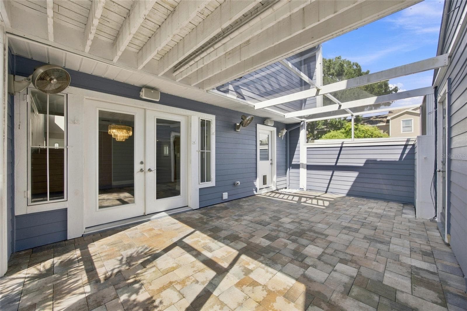 Screened porch between house and garage - 2802 W ESTRELLA ST, TAMPA