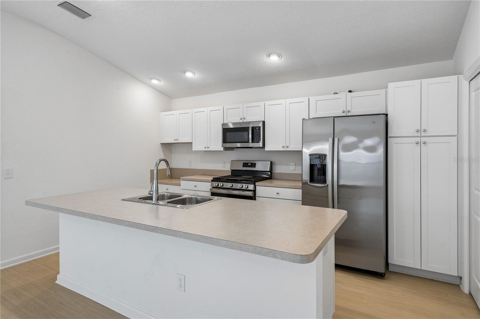 Single Family Residence at 7548 KUENHER CT, THE VILLAGES, photo 11 of 28