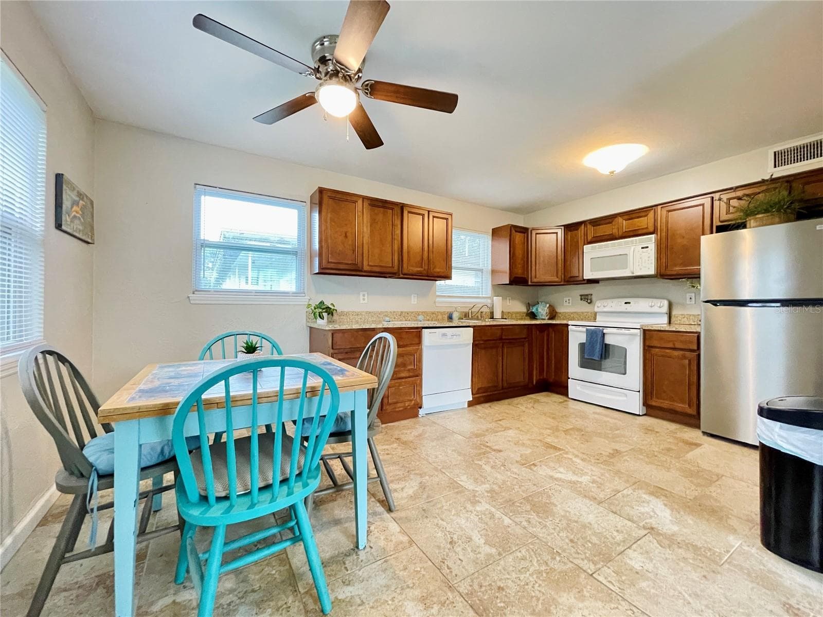 Natural light fills this inviting eat-in space, offering plenty of room for casual dining while keeping the kitchen close at hand. - 723 STEELE AVE, SOUTH DAYTONA