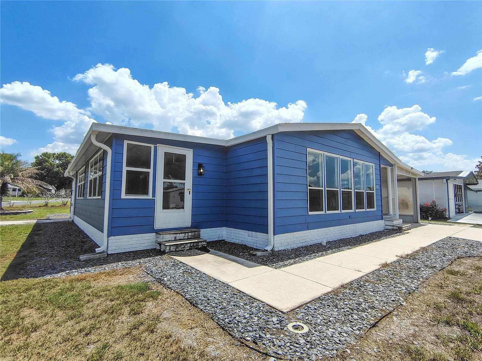 Manufactured Home at 702 TURNBERRY LN, LADY LAKE, photo 2 of 17