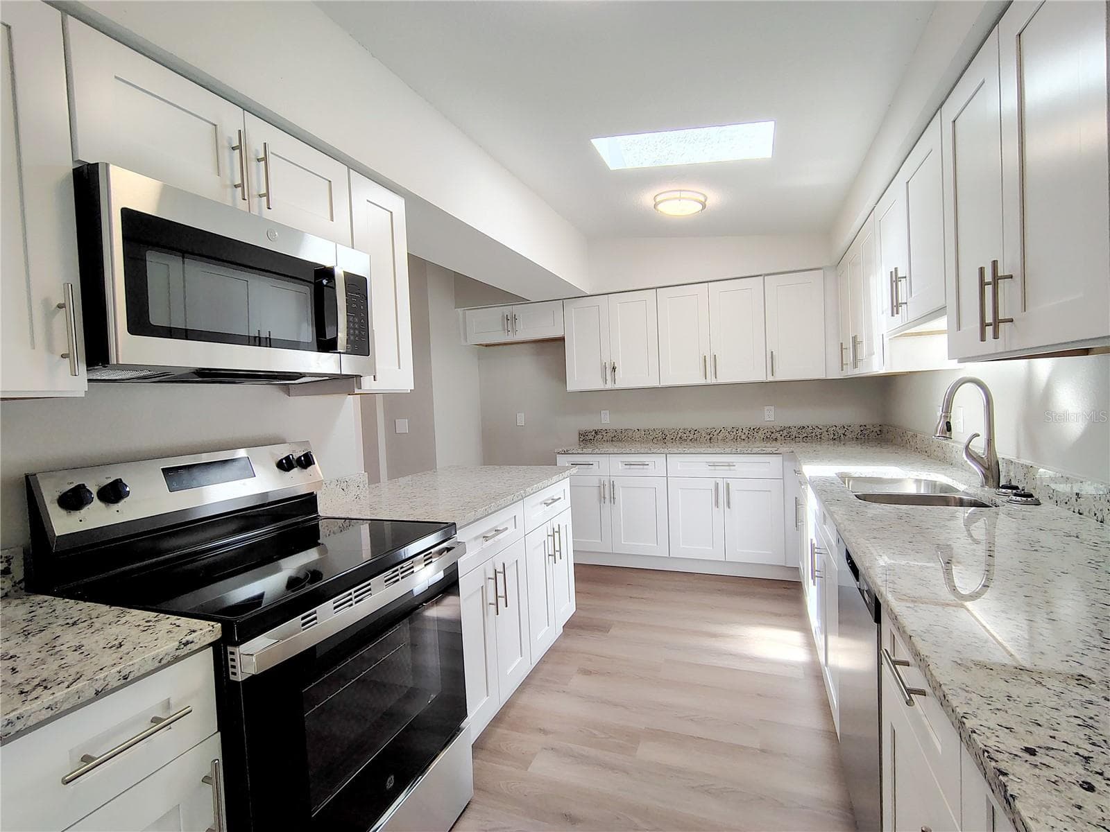 Manufactured Home at 702 TURNBERRY LN, LADY LAKE, photo 5 of 17