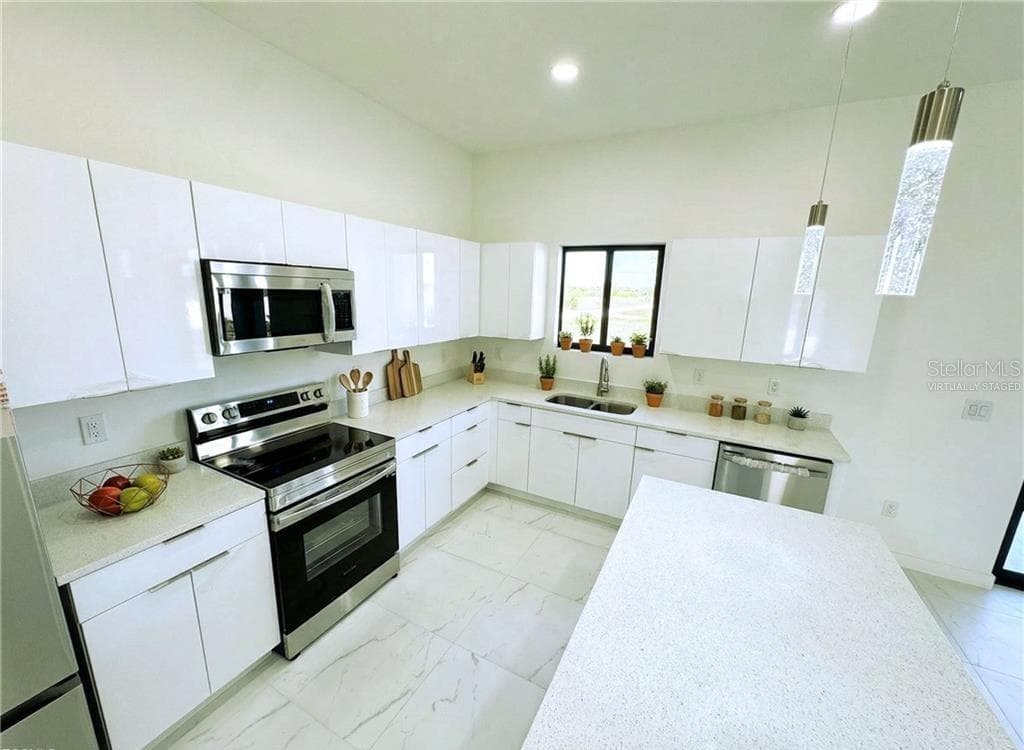 virtually staged - 4333 NW 34TH LN, CAPE CORAL