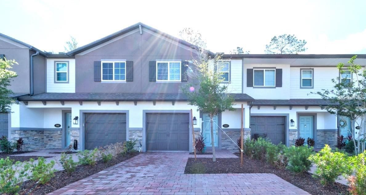 287 CAPE HONEYSUCKLE PL