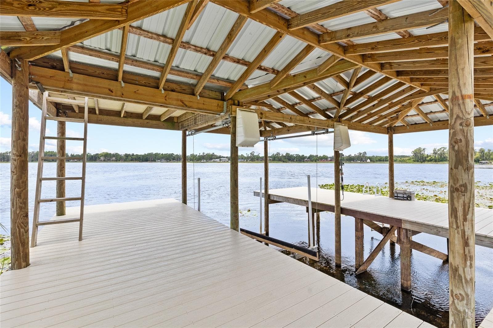 Single Family Residence at 18200 CYPRESS COVE LN, LUTZ, photo 4 of 74