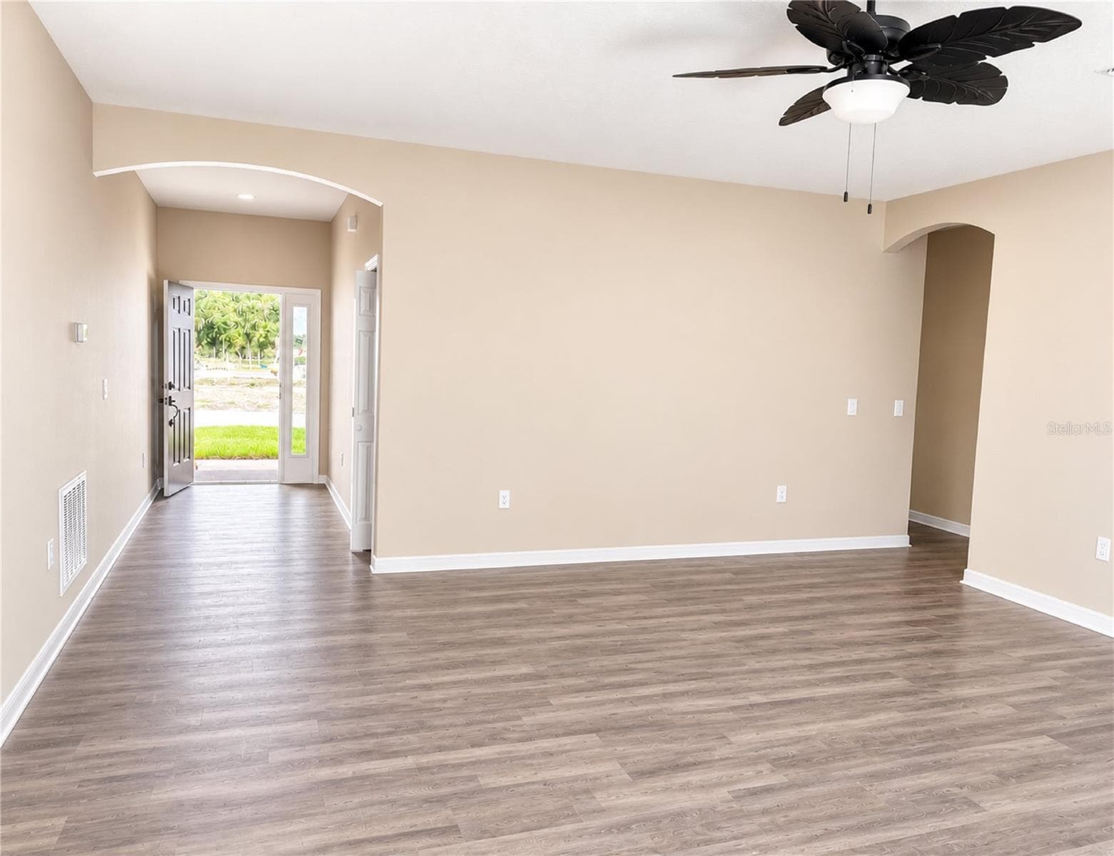 Single Family Residence at 411 SHANNON ESTATES CT, PLANT CITY, photo 3 of 17