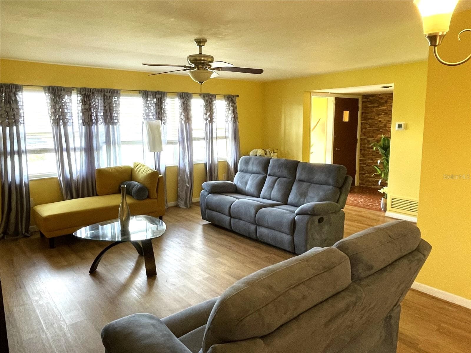 spacious living area - 1453 62ND TER S, ST PETERSBURG