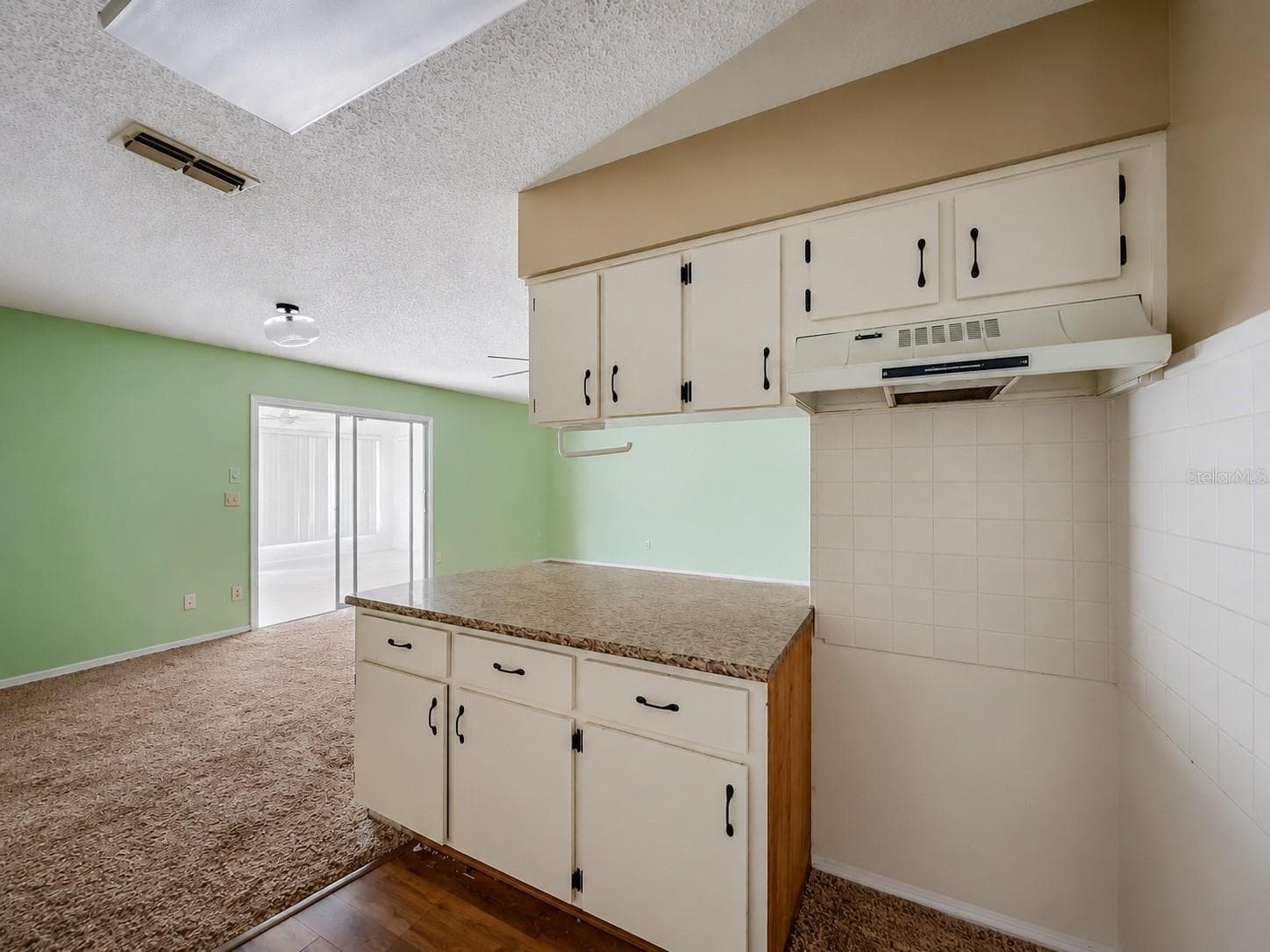 Single Family Residence at 9320 SE MARICAMP RD, OCALA, photo 10 of 43