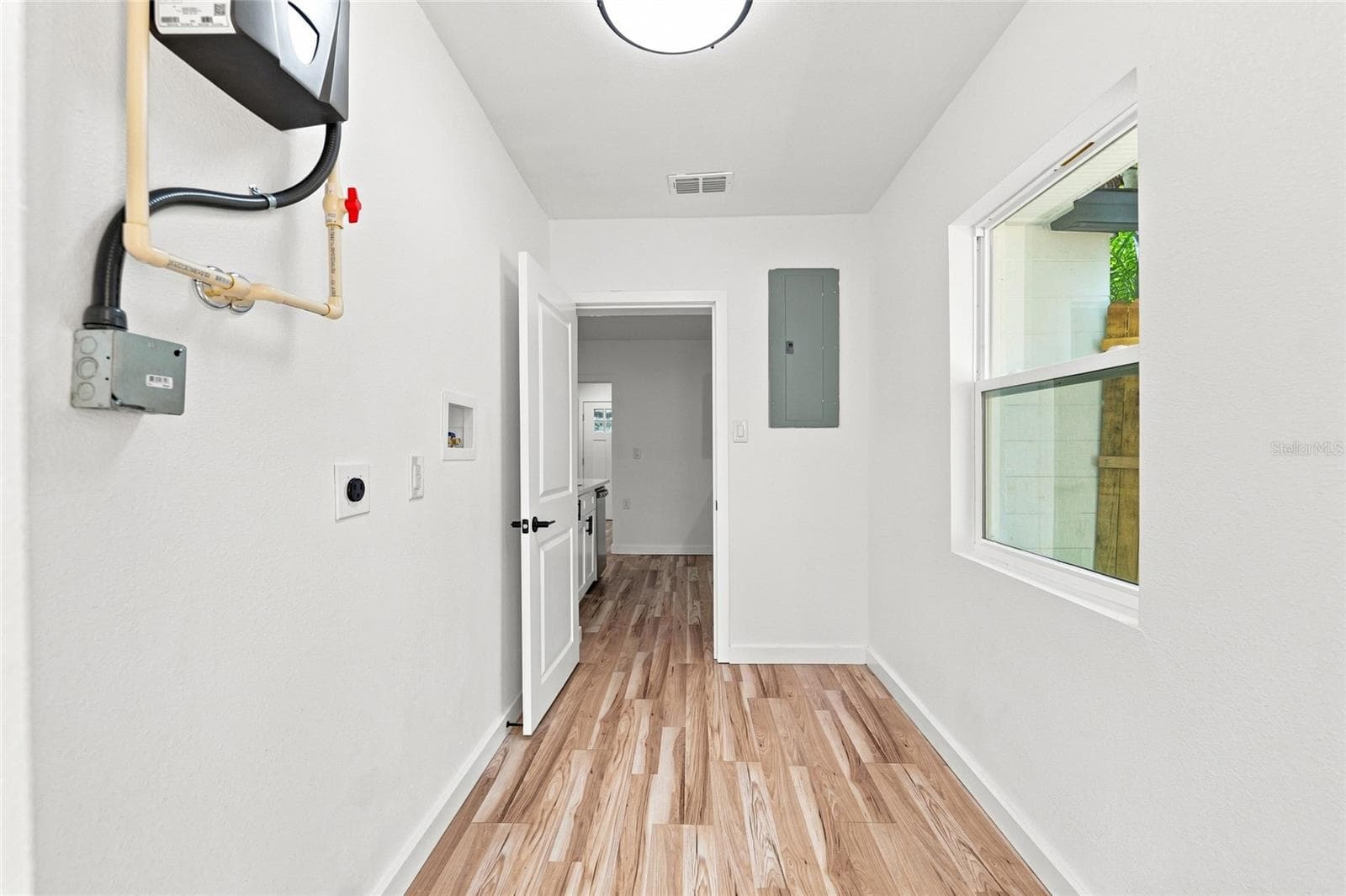 laundry room - 510 3RD AVE NE, LARGO