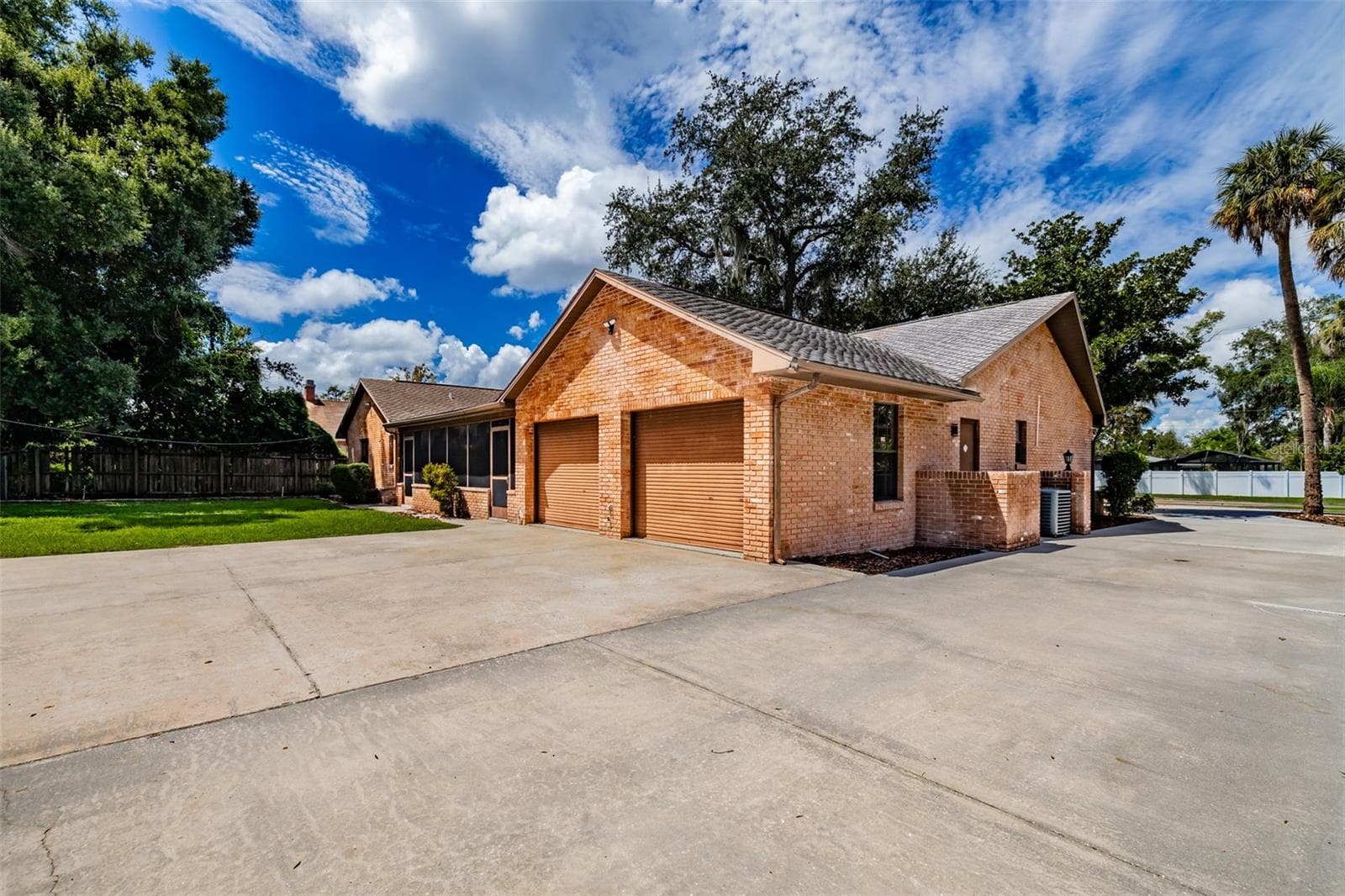 Single Family Residence at 501 BRYAN RD, BRANDON, photo 7 of 40