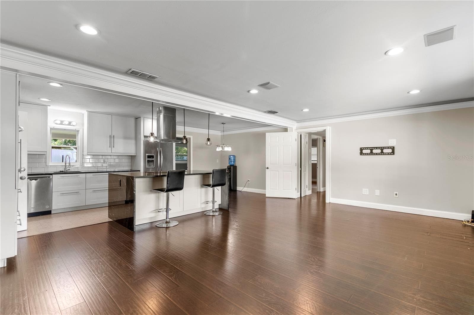 Single Family Residence at 1009 WOODLEY RD, CLEARWATER, photo 5 of 27