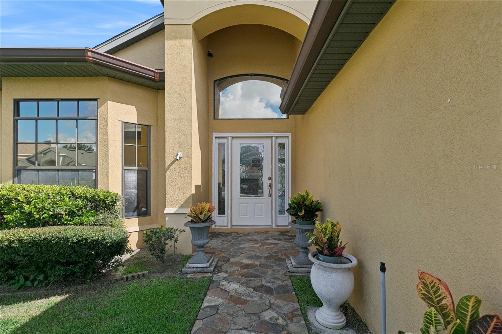 Single Family Residence at 509 HARDWOOD CIR, ORLANDO, photo 2 of 69