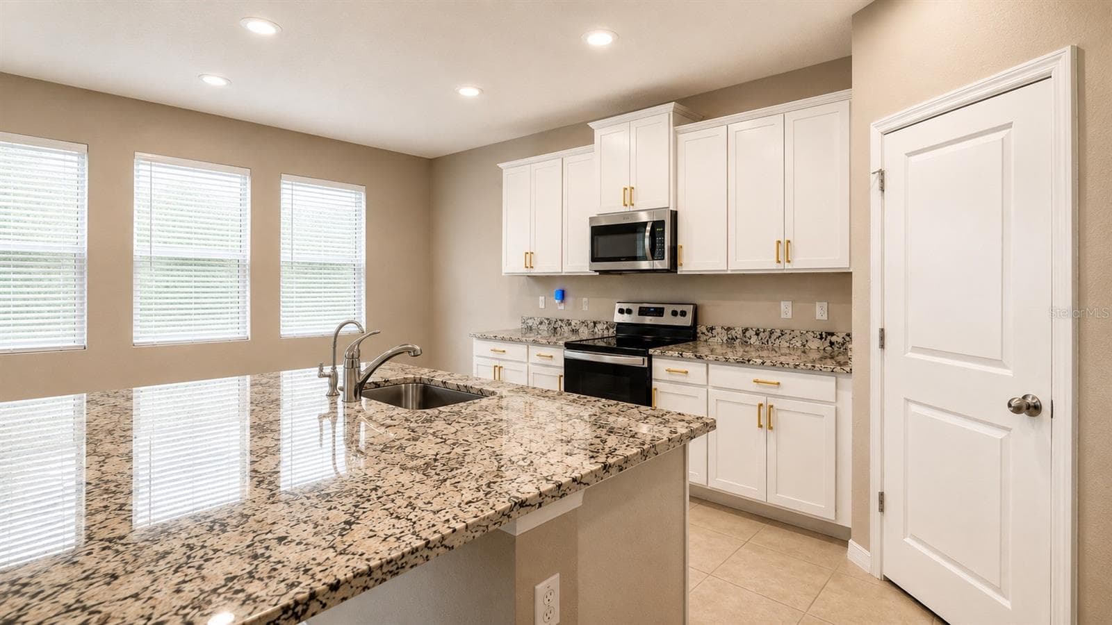 Single Family Residence at 12455 SHINING WILLOW ST, RIVERVIEW, photo 29 of 64