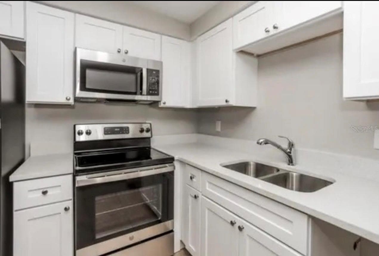 Single Family Residence at 918 VALMAR ST, BRANDON, photo 2 of 15