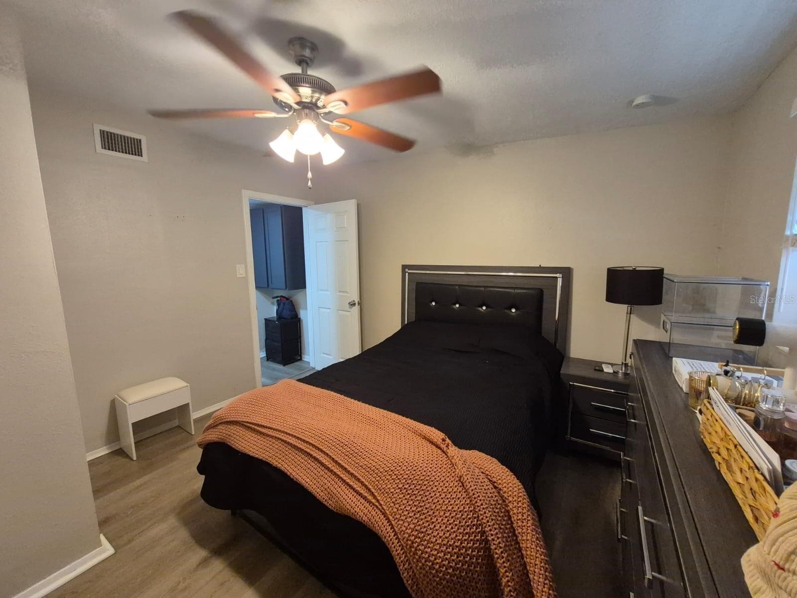 Single Family Residence at 918 VALMAR ST, BRANDON, photo 6 of 15