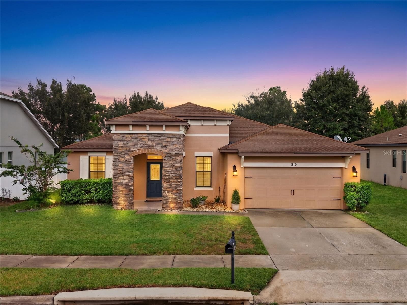 810 WOODS LANDING DR