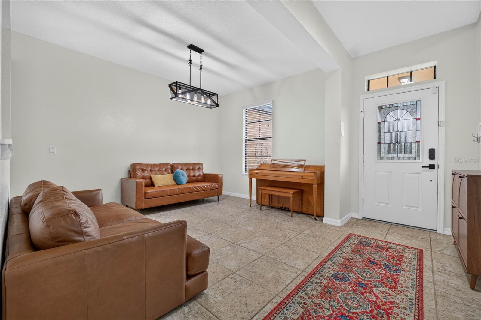 Living Room - 810 WOODS LANDING DR, MINNEOLA