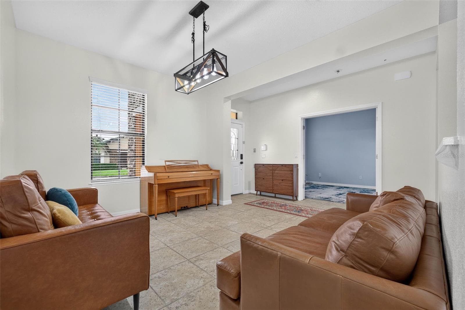 Living Room - 810 WOODS LANDING DR, MINNEOLA