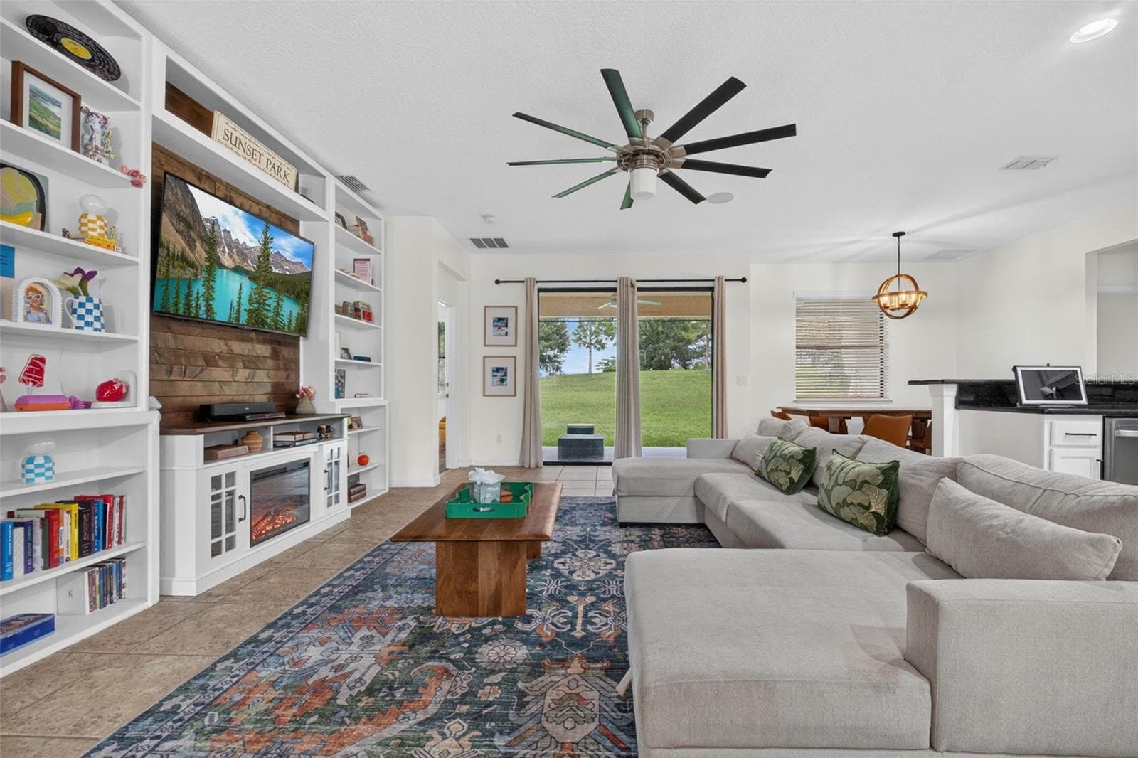 Family Room - 810 WOODS LANDING DR, MINNEOLA