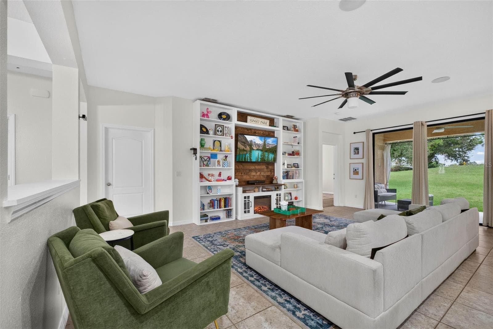 Family Room - 810 WOODS LANDING DR, MINNEOLA