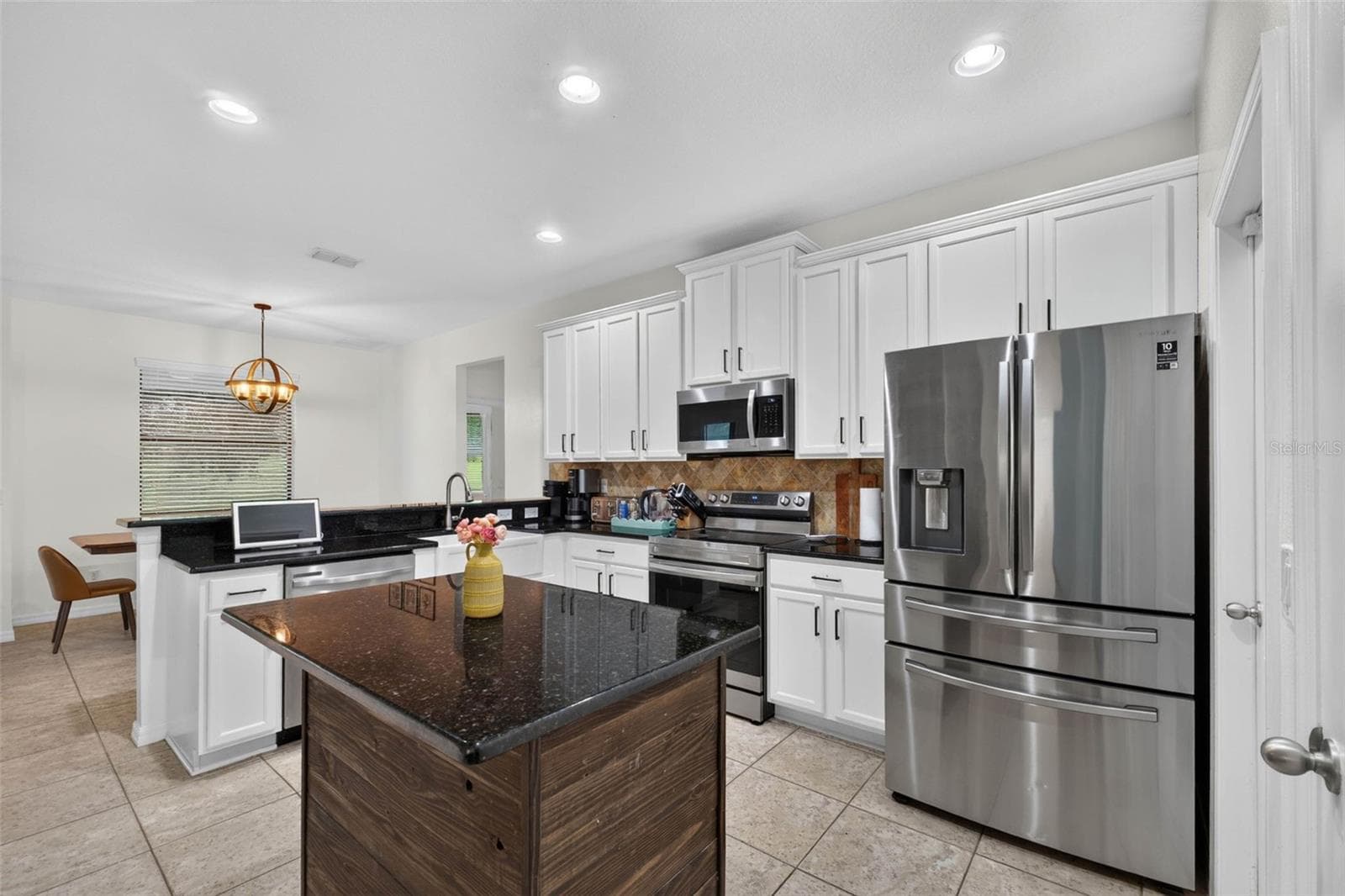 Kitchen - 810 WOODS LANDING DR, MINNEOLA