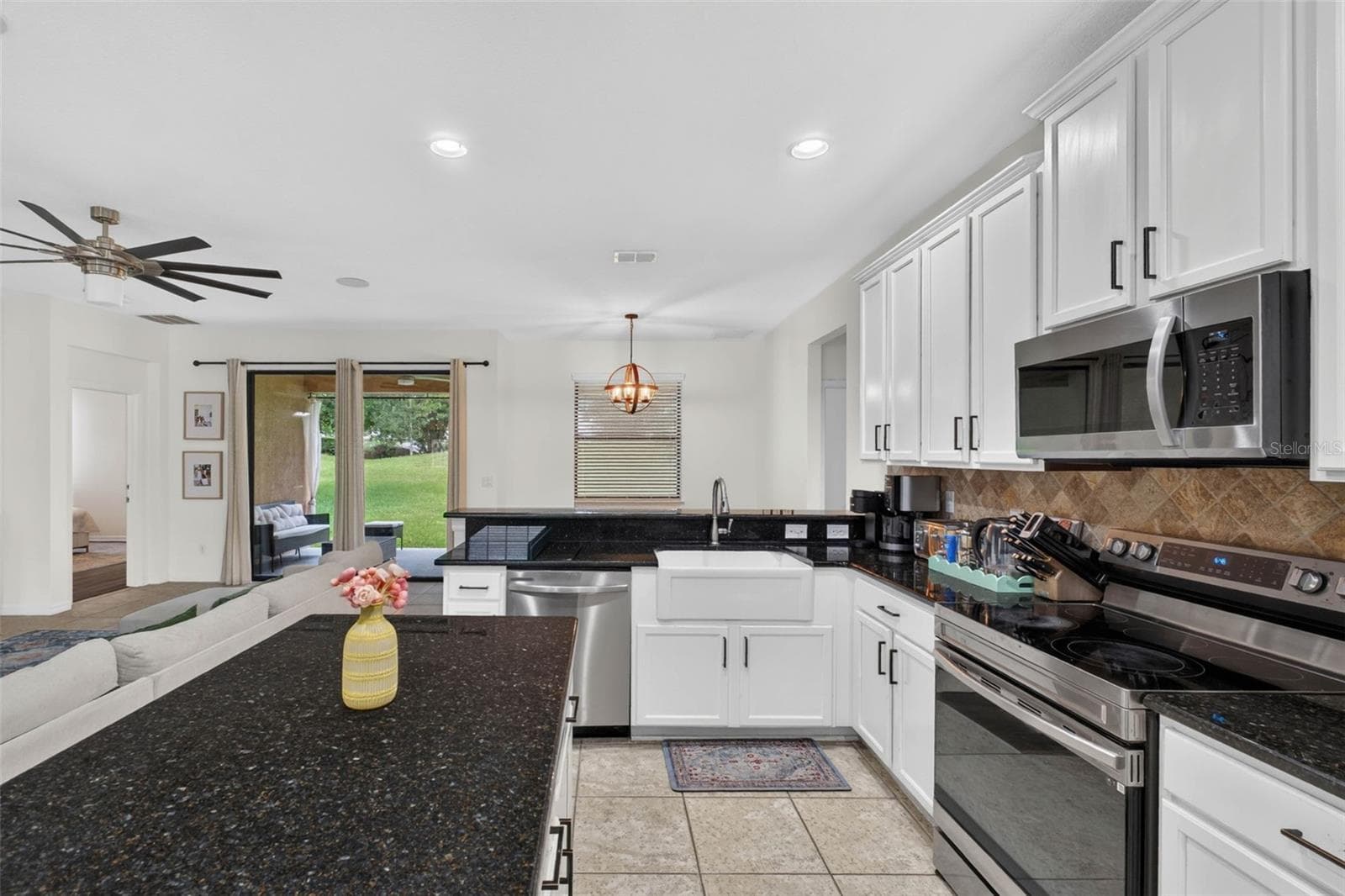 Kitchen - 810 WOODS LANDING DR, MINNEOLA